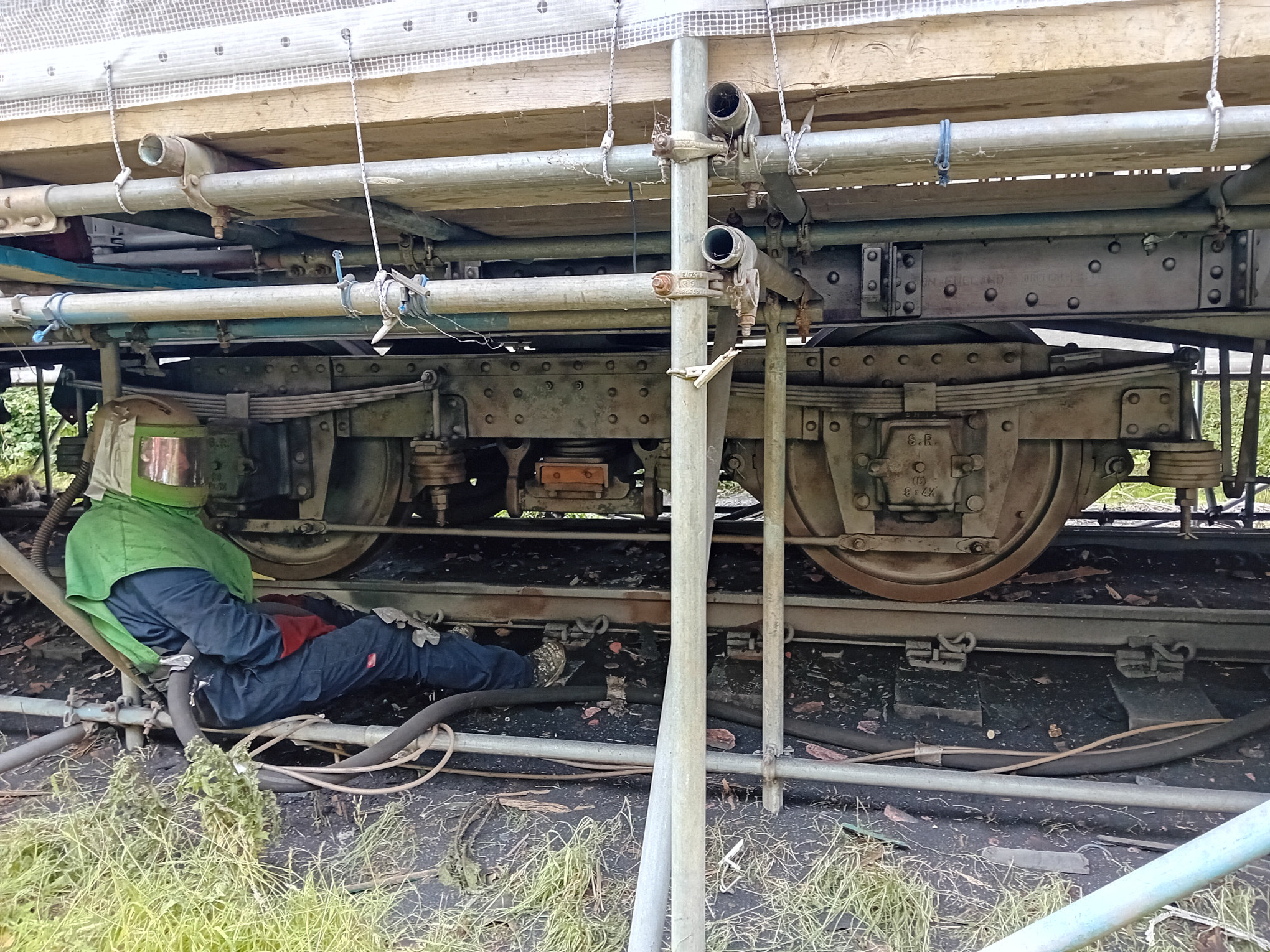 Sandblasting carriage