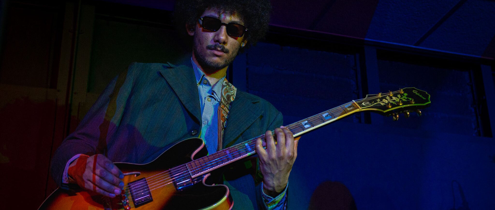 Folkesound Guitarist